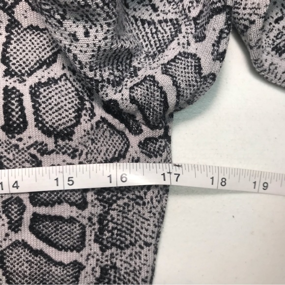 OBERMEYER | Women’s Medium Turtleneck Long Sleeve Animal Snake Print Top - Picture 8 of 9